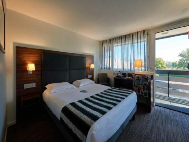 กีริอ๊าด บอร์โด เวสต์ - เมริญัก แอโรปอร์ Hotel เมรินแญค ภายนอก รูปภาพ