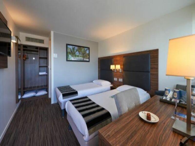 กีริอ๊าด บอร์โด เวสต์ - เมริญัก แอโรปอร์ Hotel เมรินแญค ภายนอก รูปภาพ