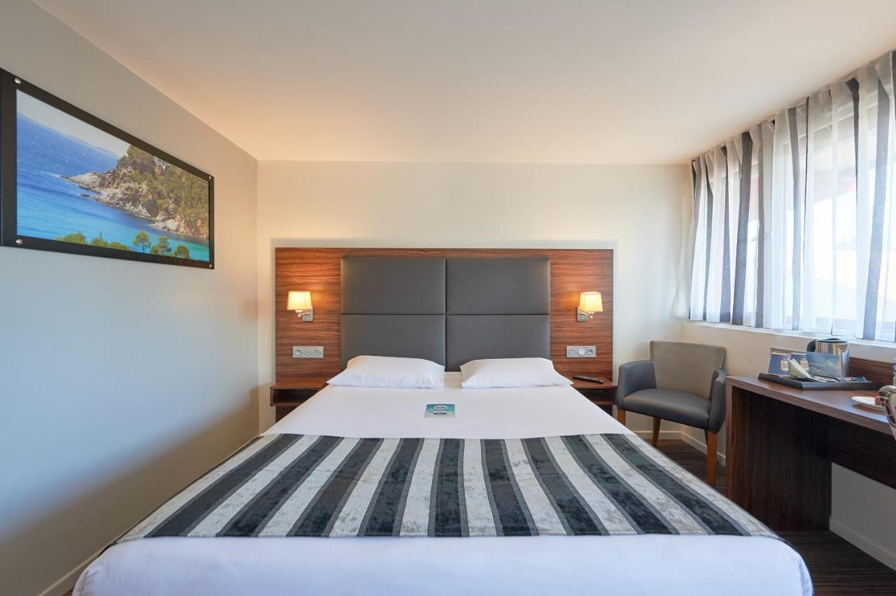 กีริอ๊าด บอร์โด เวสต์ - เมริญัก แอโรปอร์ Hotel เมรินแญค ภายนอก รูปภาพ