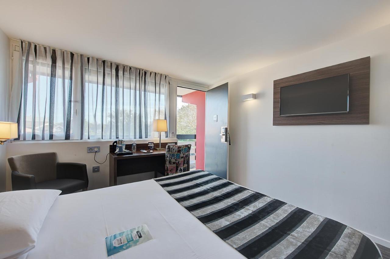กีริอ๊าด บอร์โด เวสต์ - เมริญัก แอโรปอร์ Hotel เมรินแญค ภายนอก รูปภาพ