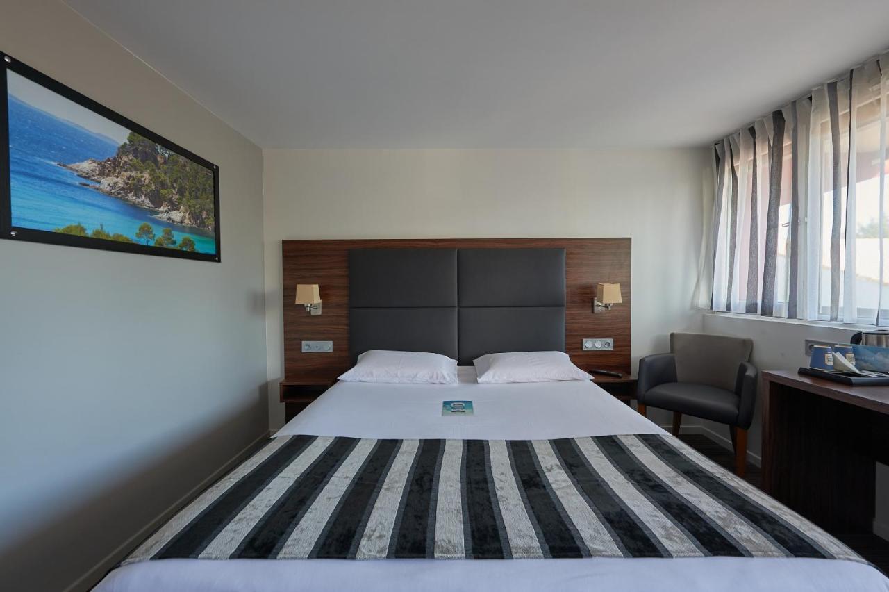 กีริอ๊าด บอร์โด เวสต์ - เมริญัก แอโรปอร์ Hotel เมรินแญค ภายนอก รูปภาพ