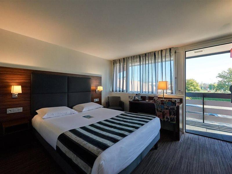 กีริอ๊าด บอร์โด เวสต์ - เมริญัก แอโรปอร์ Hotel เมรินแญค ภายนอก รูปภาพ