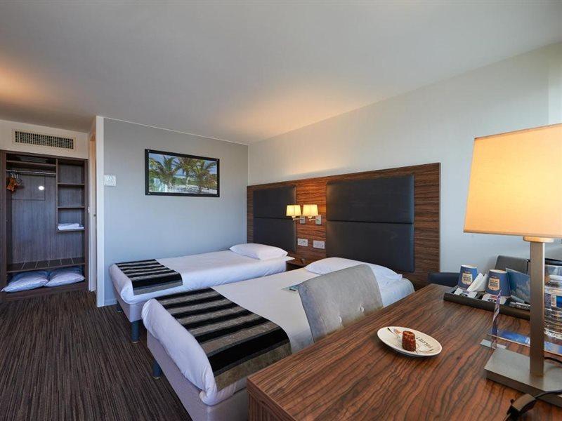 กีริอ๊าด บอร์โด เวสต์ - เมริญัก แอโรปอร์ Hotel เมรินแญค ภายนอก รูปภาพ