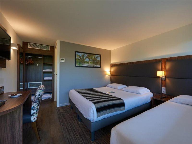 กีริอ๊าด บอร์โด เวสต์ - เมริญัก แอโรปอร์ Hotel เมรินแญค ภายนอก รูปภาพ