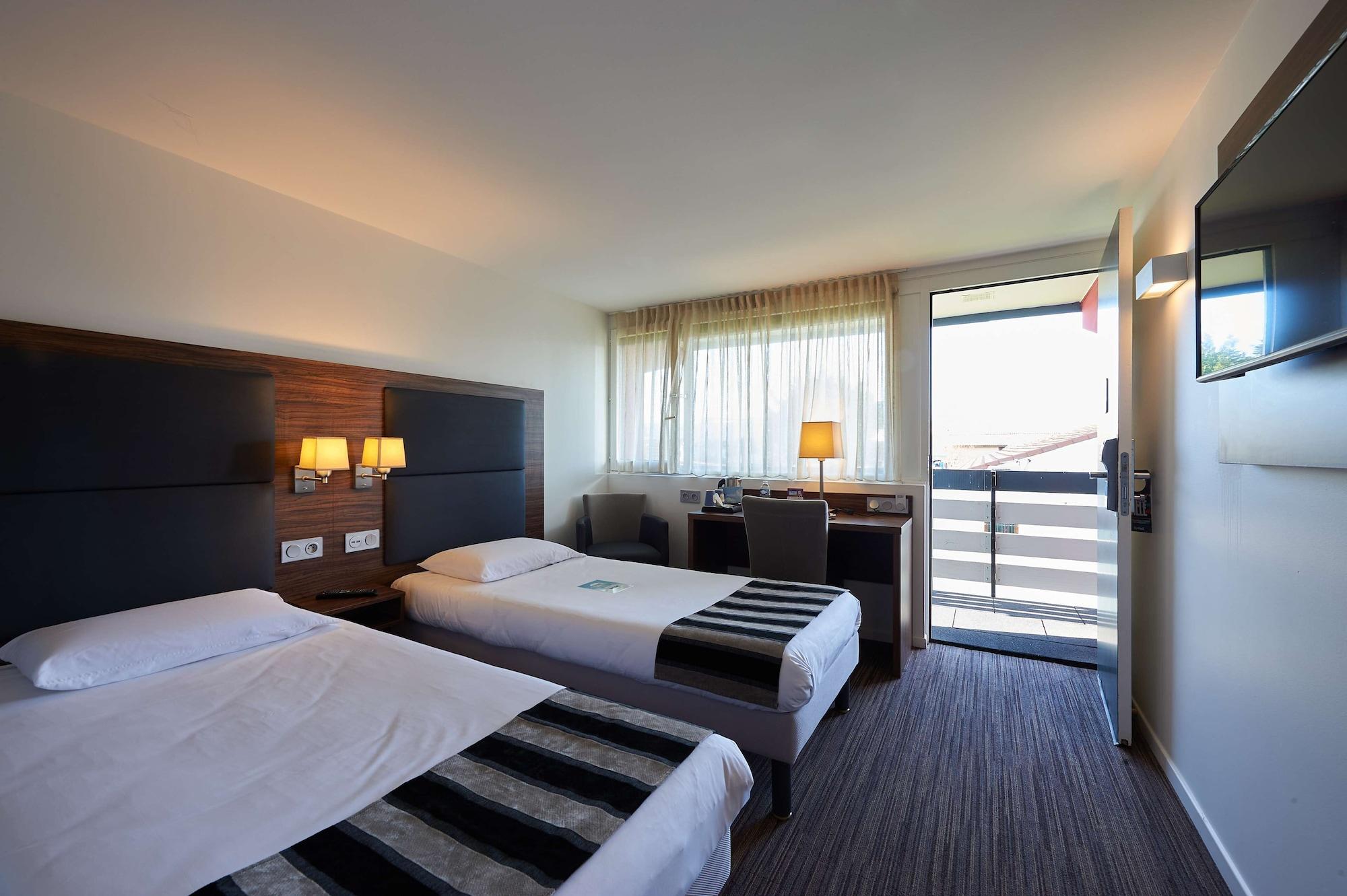 กีริอ๊าด บอร์โด เวสต์ - เมริญัก แอโรปอร์ Hotel เมรินแญค ภายนอก รูปภาพ