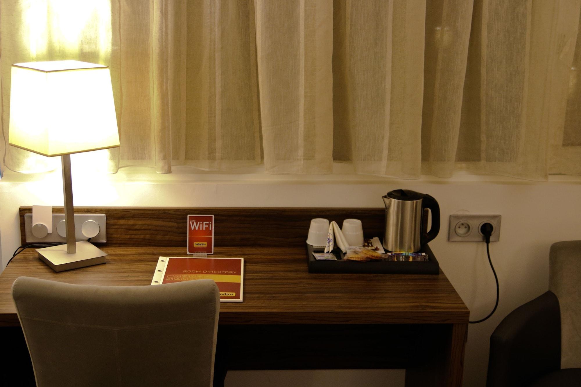กีริอ๊าด บอร์โด เวสต์ - เมริญัก แอโรปอร์ Hotel เมรินแญค ภายนอก รูปภาพ