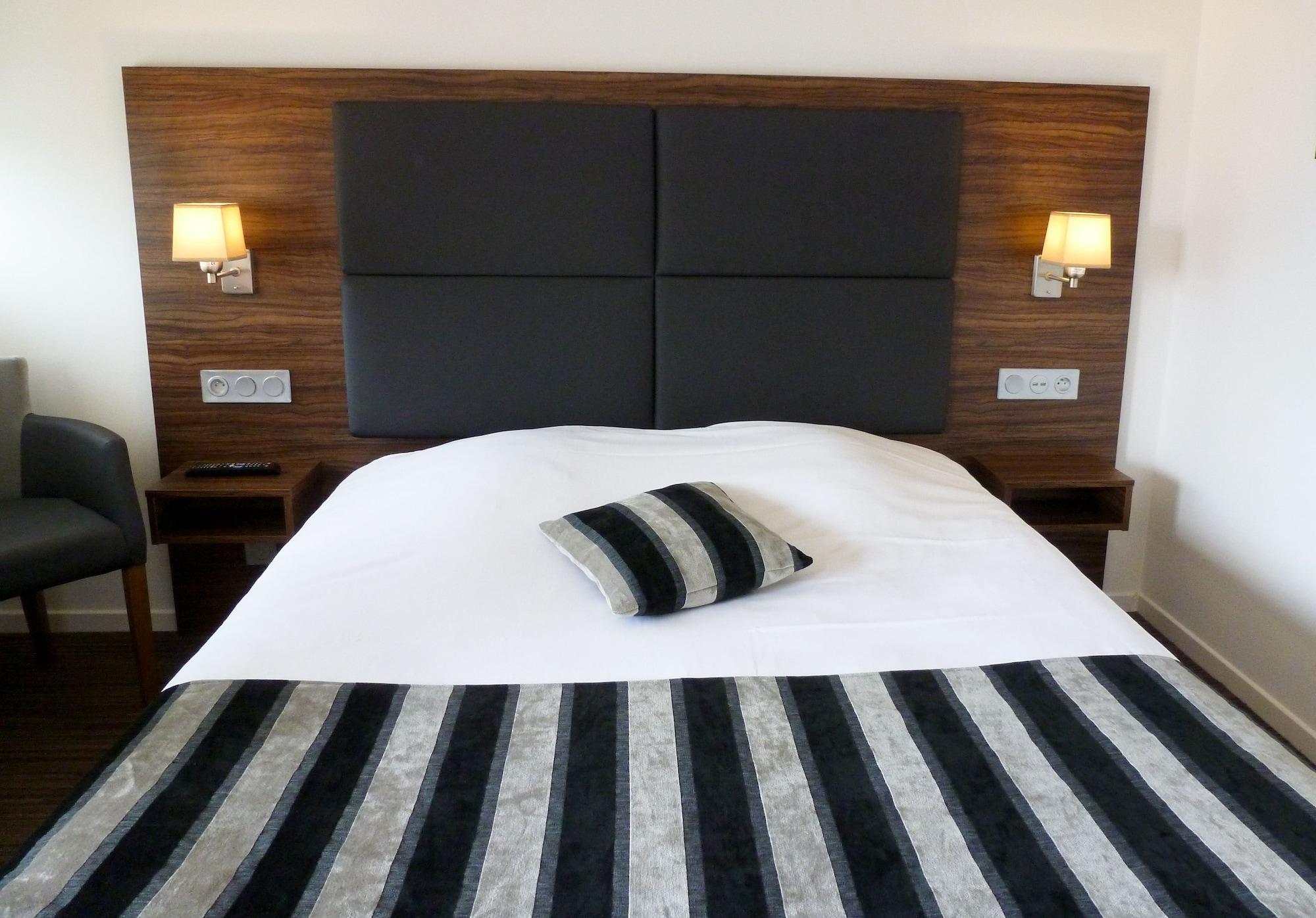 กีริอ๊าด บอร์โด เวสต์ - เมริญัก แอโรปอร์ Hotel เมรินแญค ภายนอก รูปภาพ